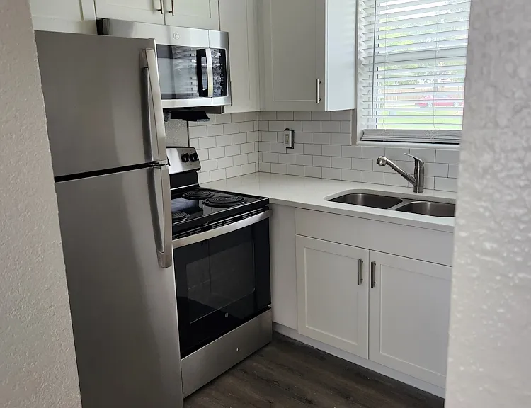 Woodlawn Park Apartments — Photo 12