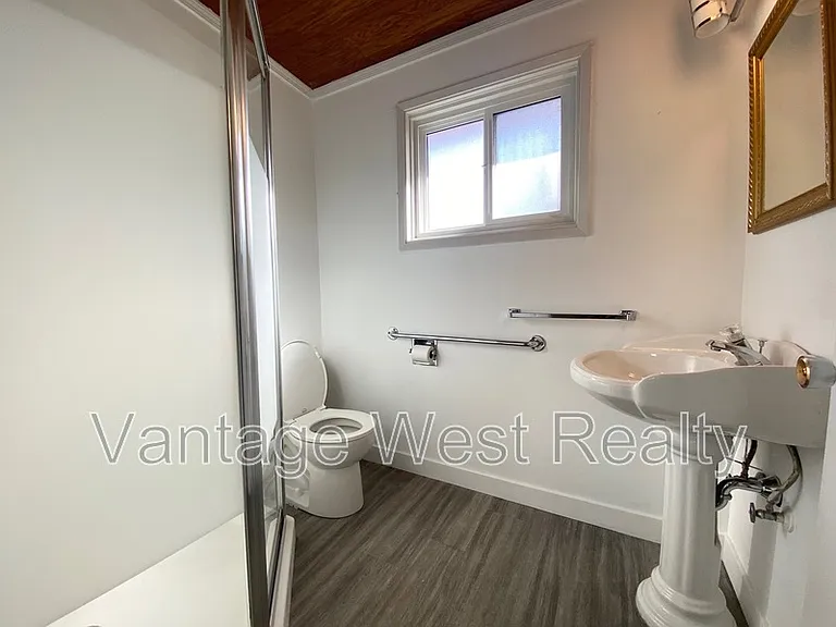 1319 Kelglen Cres #A — Photo 13