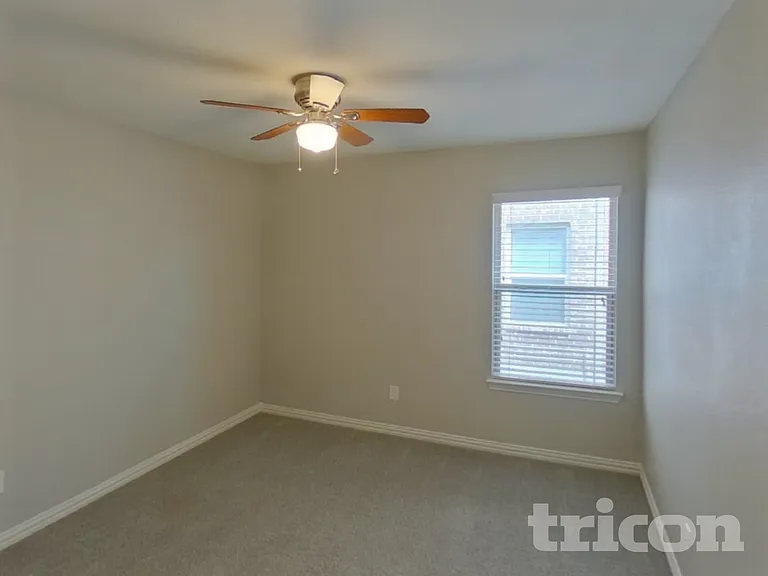 810 Silverbell St — Photo 13