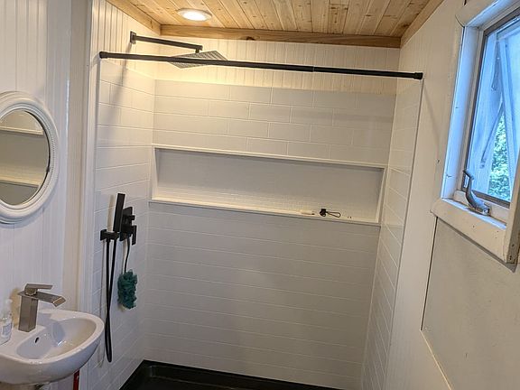 5th image of 58 N Thomas Ave