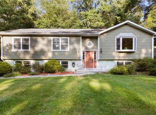 5 Rick Ln, Cortlandt Manor, NY 10567