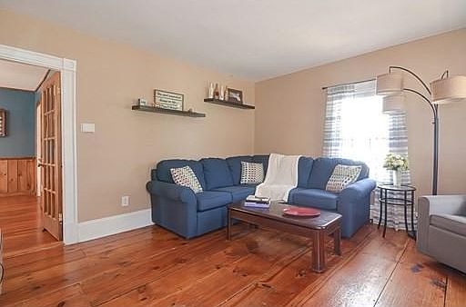 4th image of 193 Whitman St