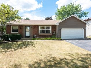 330 S Garden Ave, Roselle, IL 60172