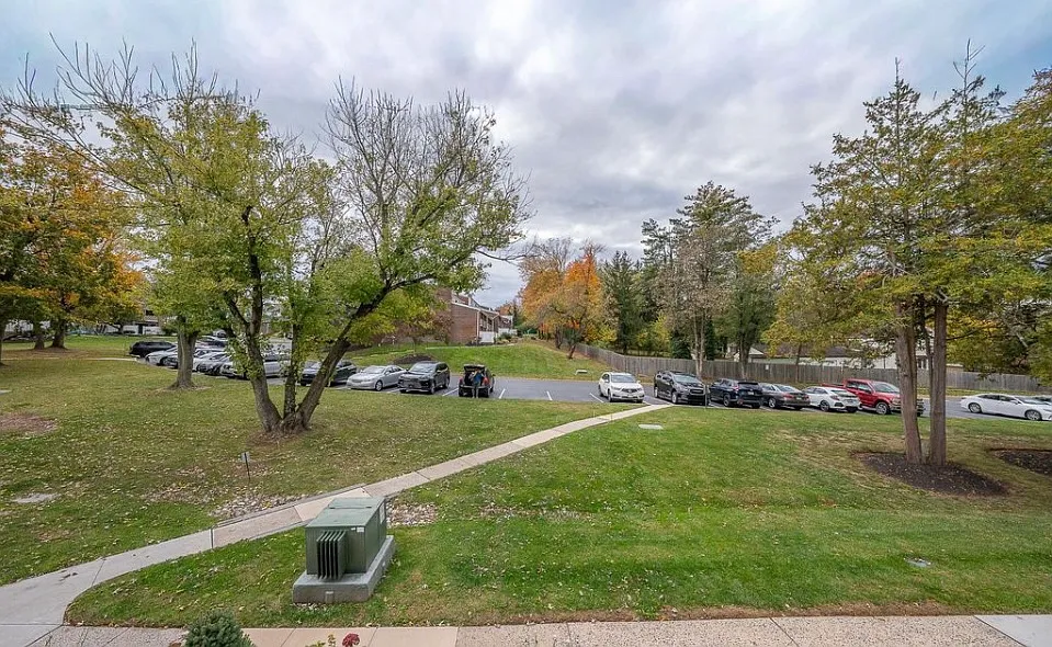 3 bed, 2.5 bath, 1228 sqft, $2,750 — Photo 3