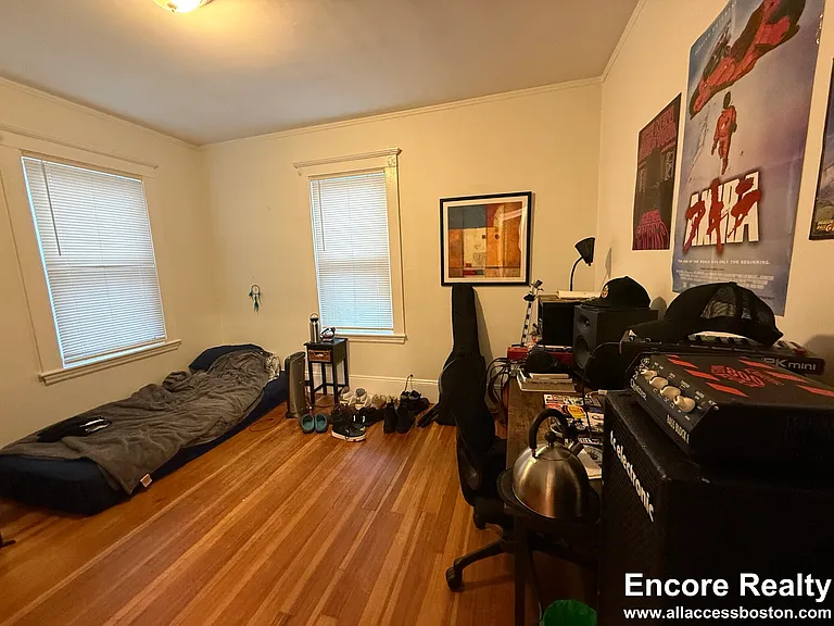 98 Brooks St — Photo 16