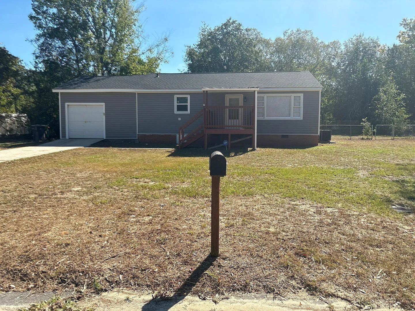 Charming 3 Bed 1 Bath Home in Hope Mills — Photo 1