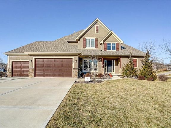 2nd image of 15196 Linden Ct