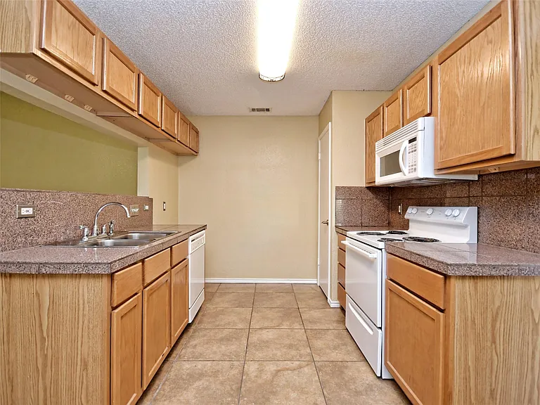 415 Fantail Loop #A — Photo 7