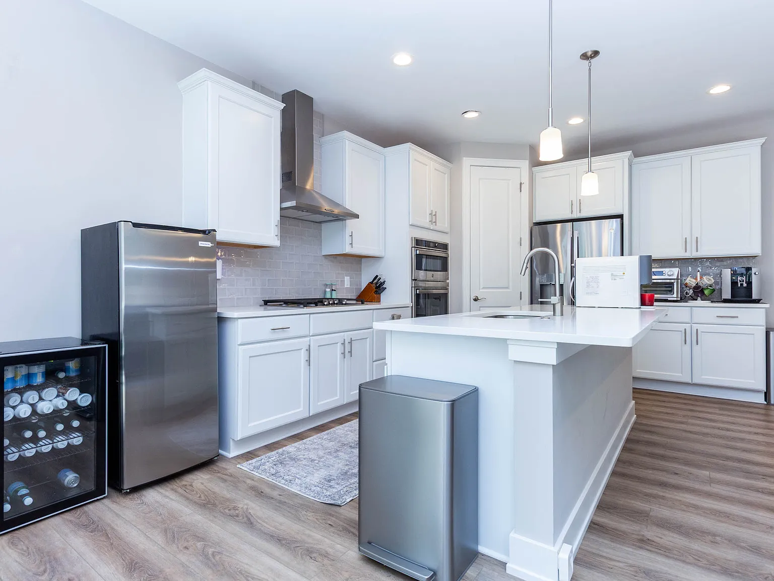 3 bed, 2770 sqft, $4,200 — Photo 4
