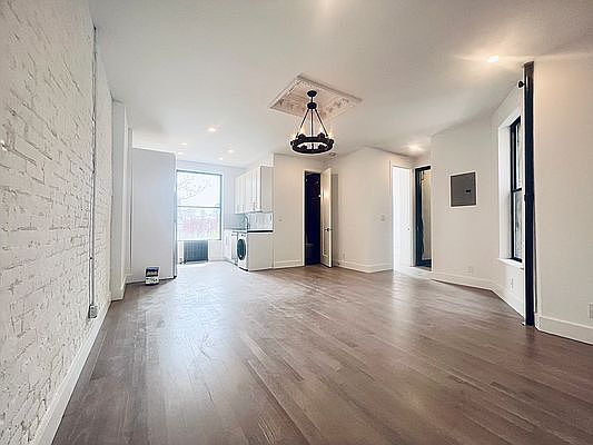 1st image of 78 Christopher St #2