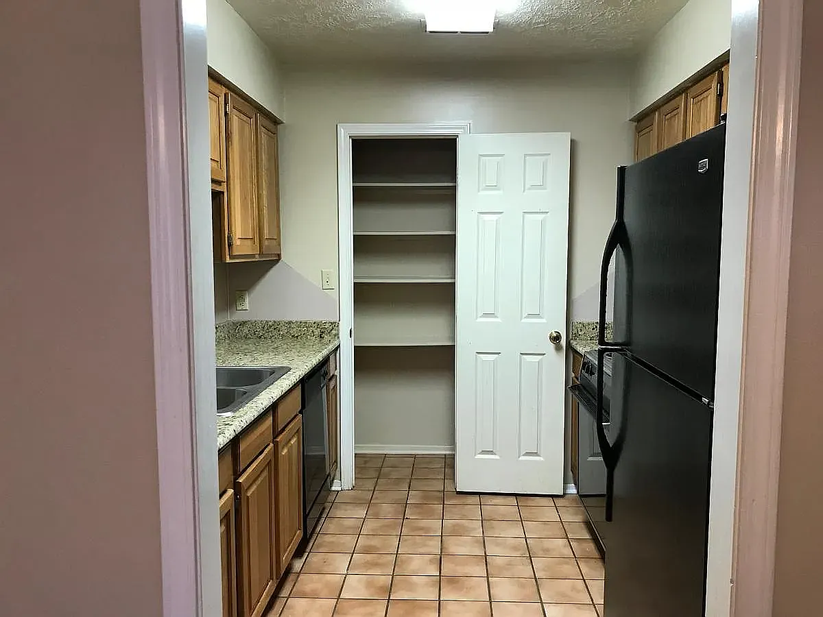 3 bed, 1350 sqft, $1,395 — Photo 3