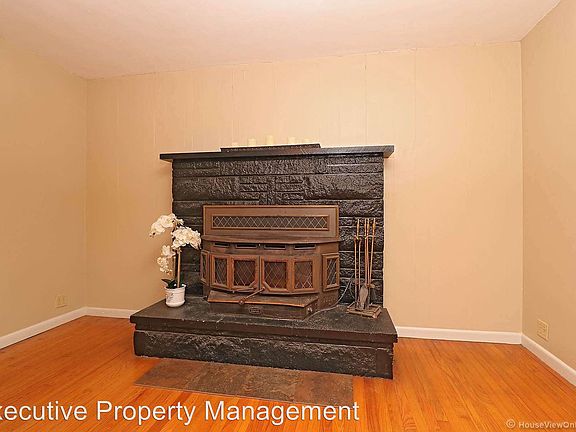 5th image of 2030 Woodlawn Ave