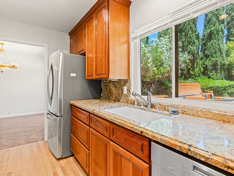 6923 Lassen St — Photo 11
