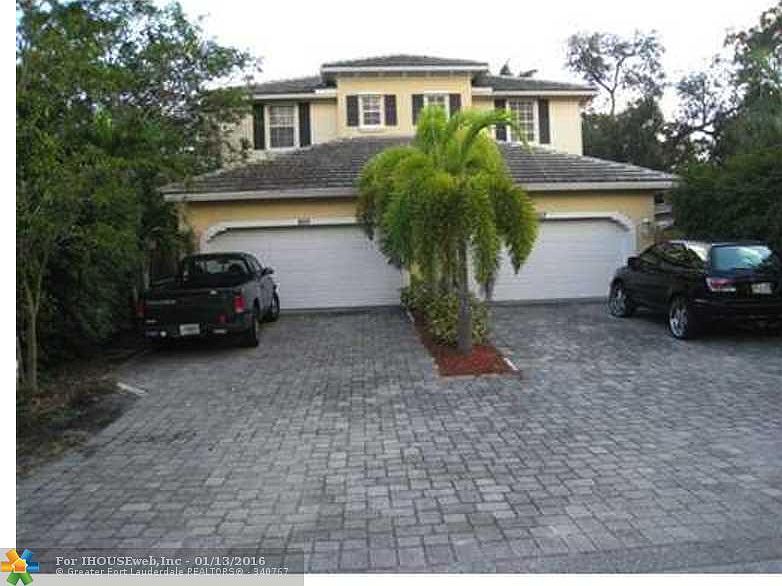 1st image of 852 SW 11th Ct