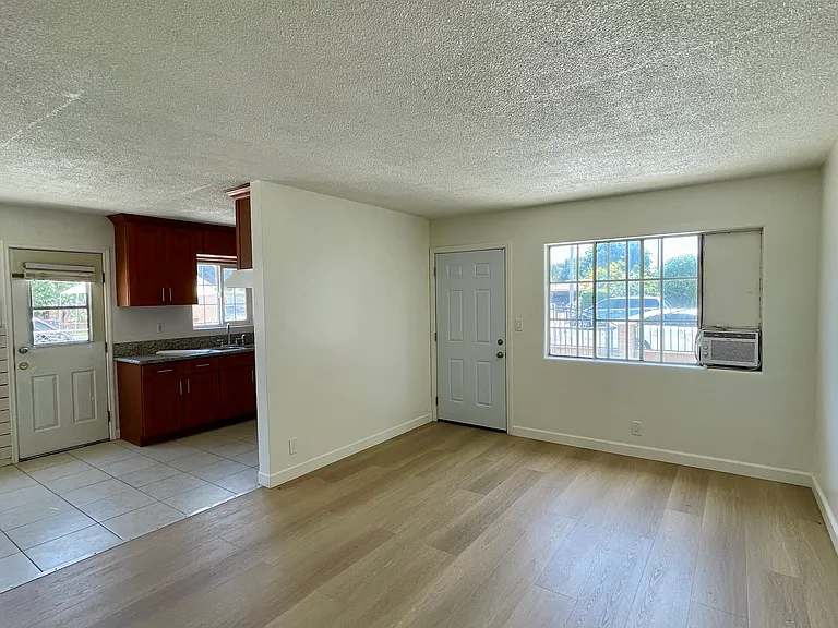 2539 1/2 Floradale Ave — Photo 3