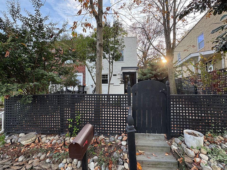 1st image of 216 Aspen St Unit A