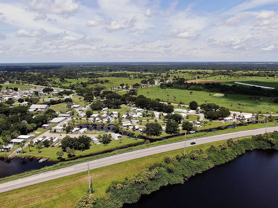 1073 Old Lakeport Rd