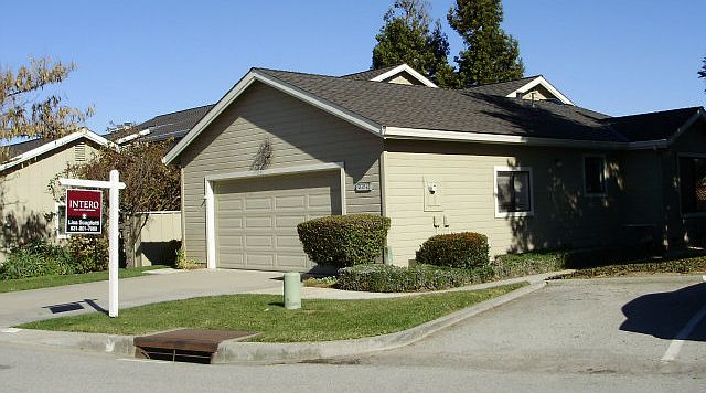 1st image of 682 Helen Dr