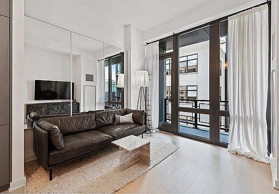 3rd image of 77 Charlton St #N10e