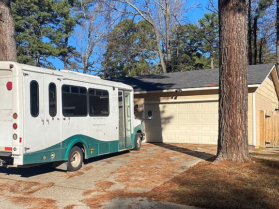 3rd image of 2818 Jonathan Ln