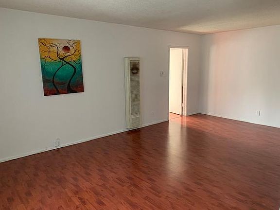 5th image of 8620 Belford Ave #19