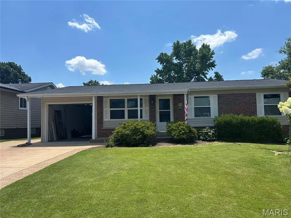 11824 Welcome Dr, Maryland Heights, MO 63043