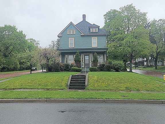 4th image of 10 E Newland Ave