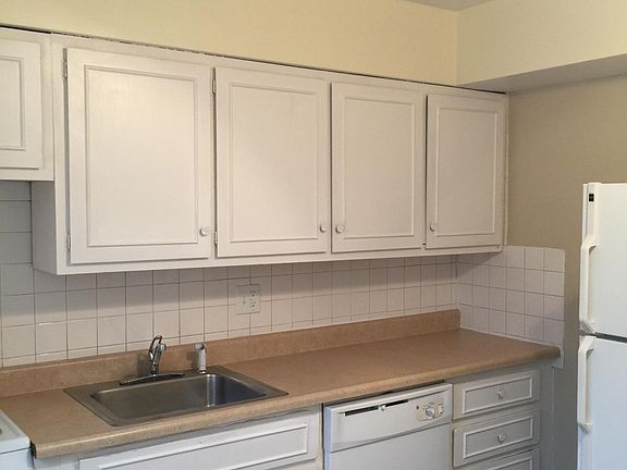 3rd image of 9940 Broadmoor Dr APT 2
