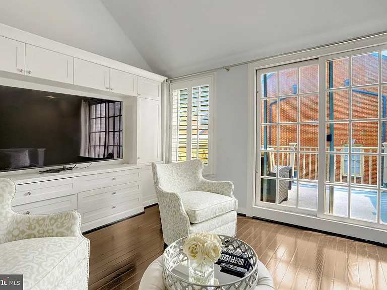 422 Pendleton St — Photo 33