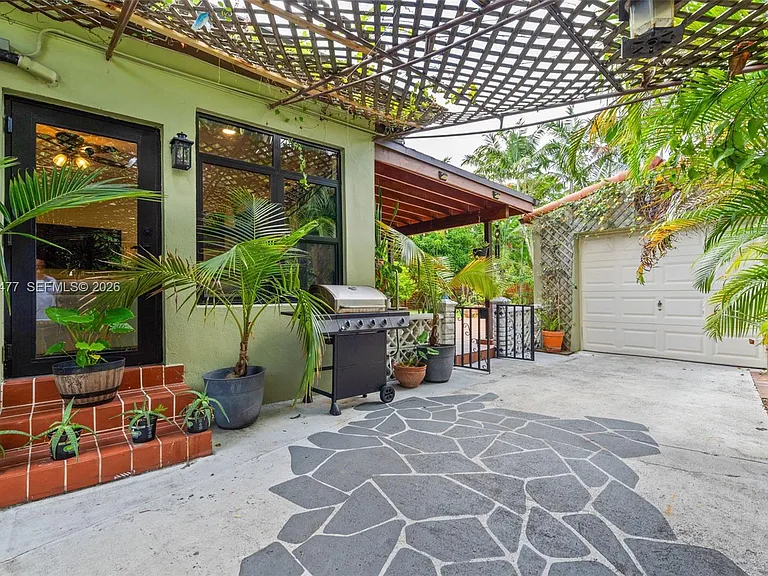 550 Westward Dr — Photo 27