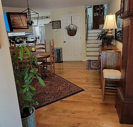 5th image of 291 Henderson Ct