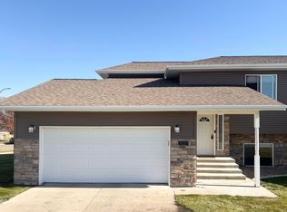 2027 Koch Dr, Bismarck, ND 58503
