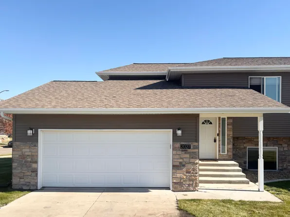 2027 Koch Dr, Bismarck, ND 58503