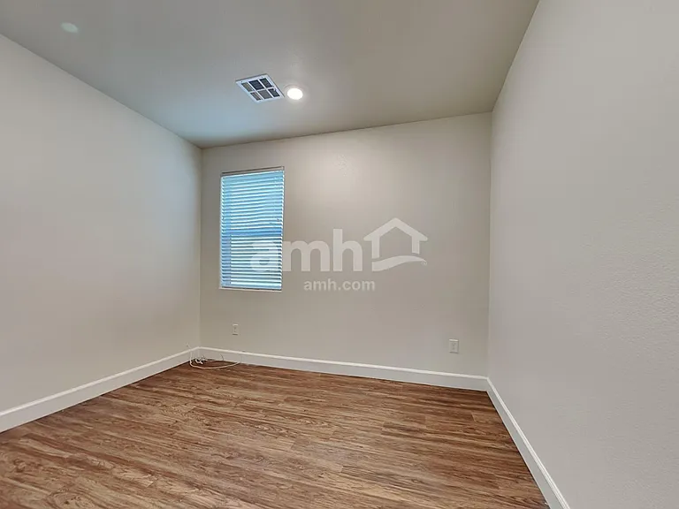 1506 Garden Swing Ave — Photo 16