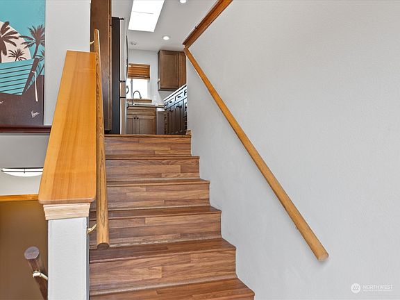 3rd image of 16925 Chinook Lane SE