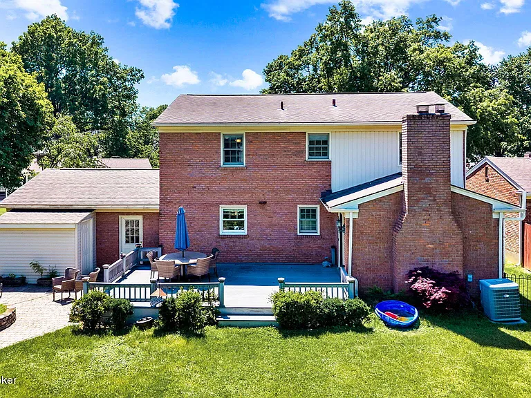 10807 Helmsdale Ln — Photo 2