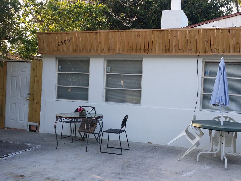 2nd image of 2509 NE 190th St