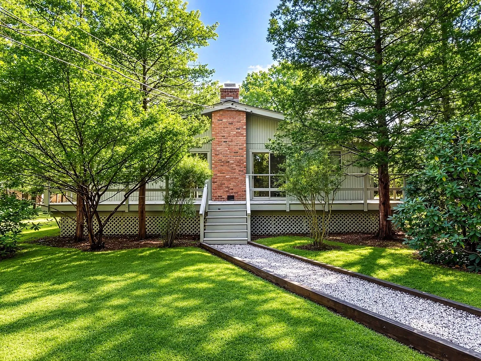 Year Round East Hampton Living Near the Bay — Photo 2