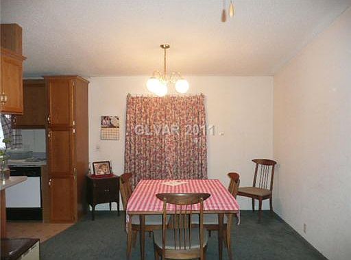 4th image of 6690 S Oakridge Ave