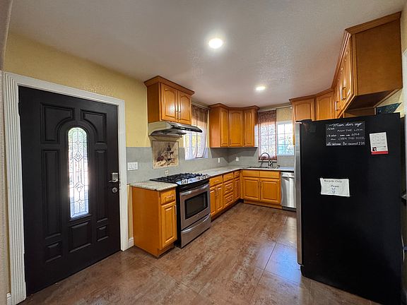 2nd image of 136 N 17th St #2