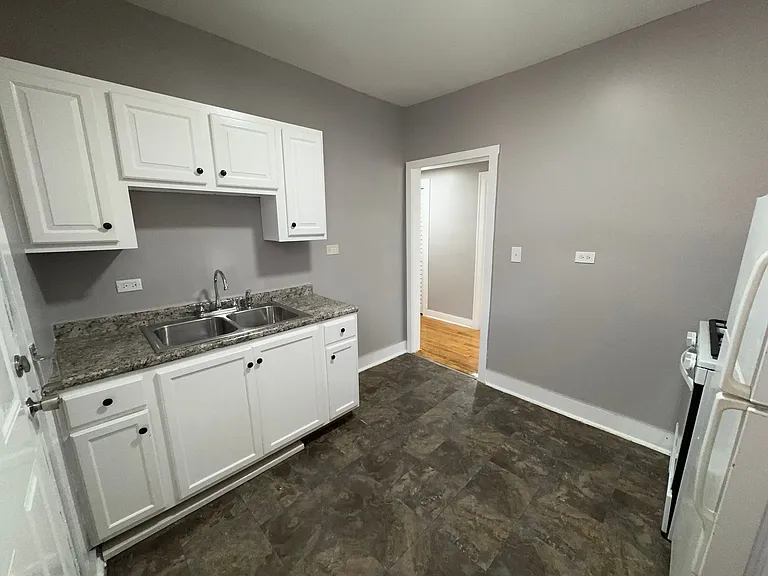 1615 W 78th St #1 — Photo 11