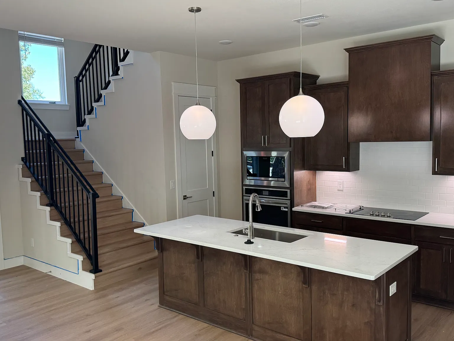 2 bed, 2.5 bath, 1938 sqft, $1,950 — Photo 3