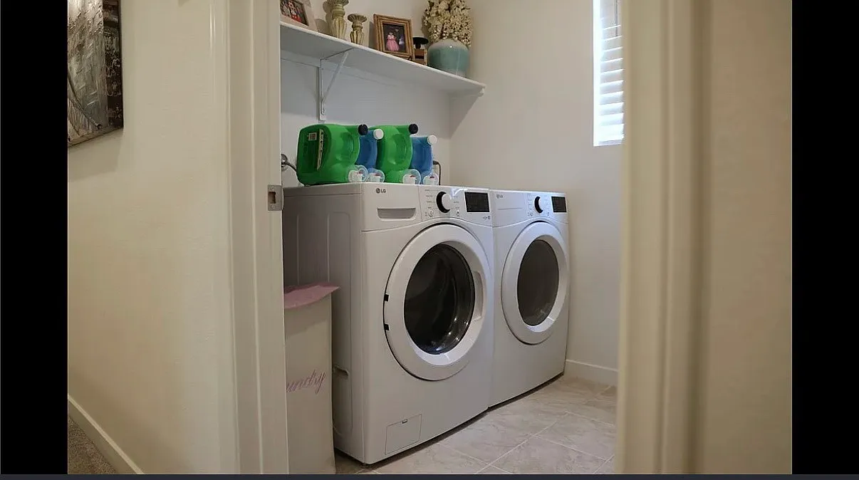 4 bed, 1900 sqft, $4,100 — Photo 1