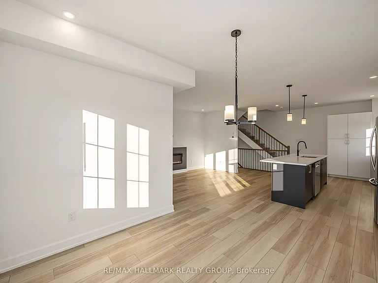 422 Rolling Meadow Cres — Photo 20