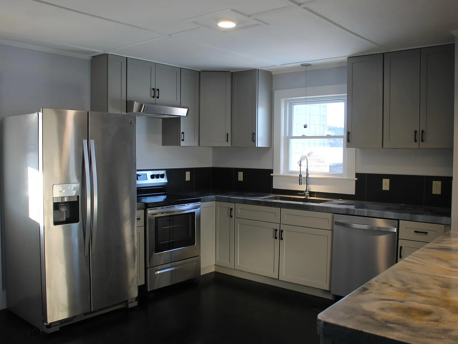 5 bed, 1176 sqft, $3,000 — Photo 3