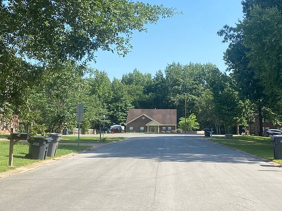 4th image of 4718 Sanderson Ln
