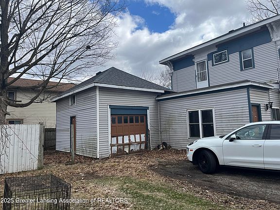 3rd image of 614 W Willow St