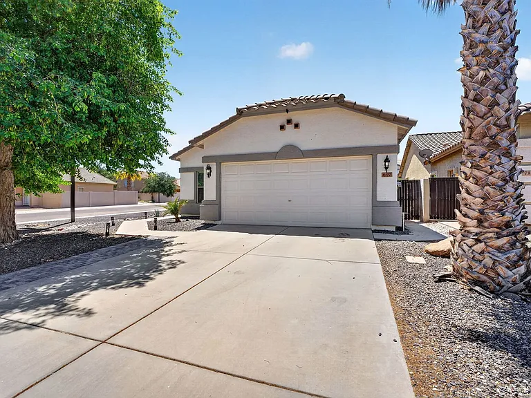 697 W Oak Tree Ln — Photo 8