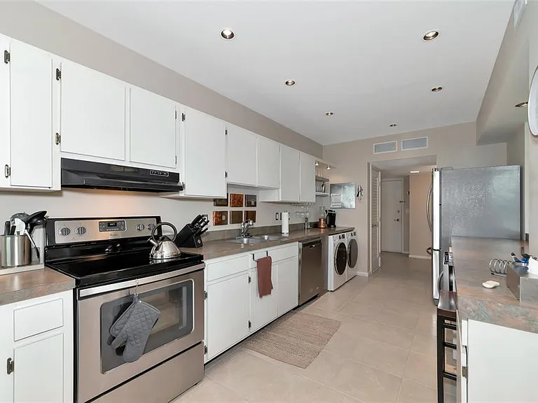 1111 N Gulfstream Ave #1A — Photo 29