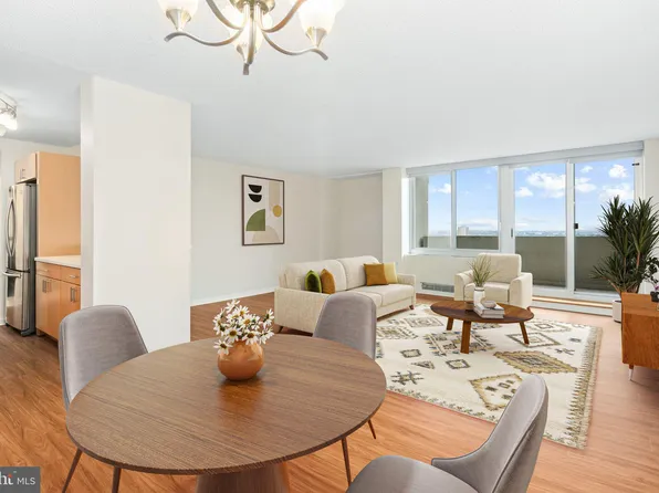 604 S Washington Sq APT 2407, Philadelphia, PA 19106